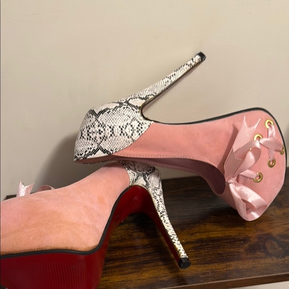 Pink and Black High Heels with Bow Detail - Picture 10 of 10